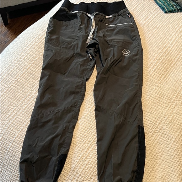 La Sportiva Charcoal and Black hiking/ rock climbing pants - Picture 1 of 10